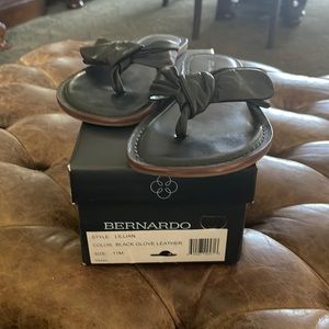 Bernardo black glove leather sandal size 11